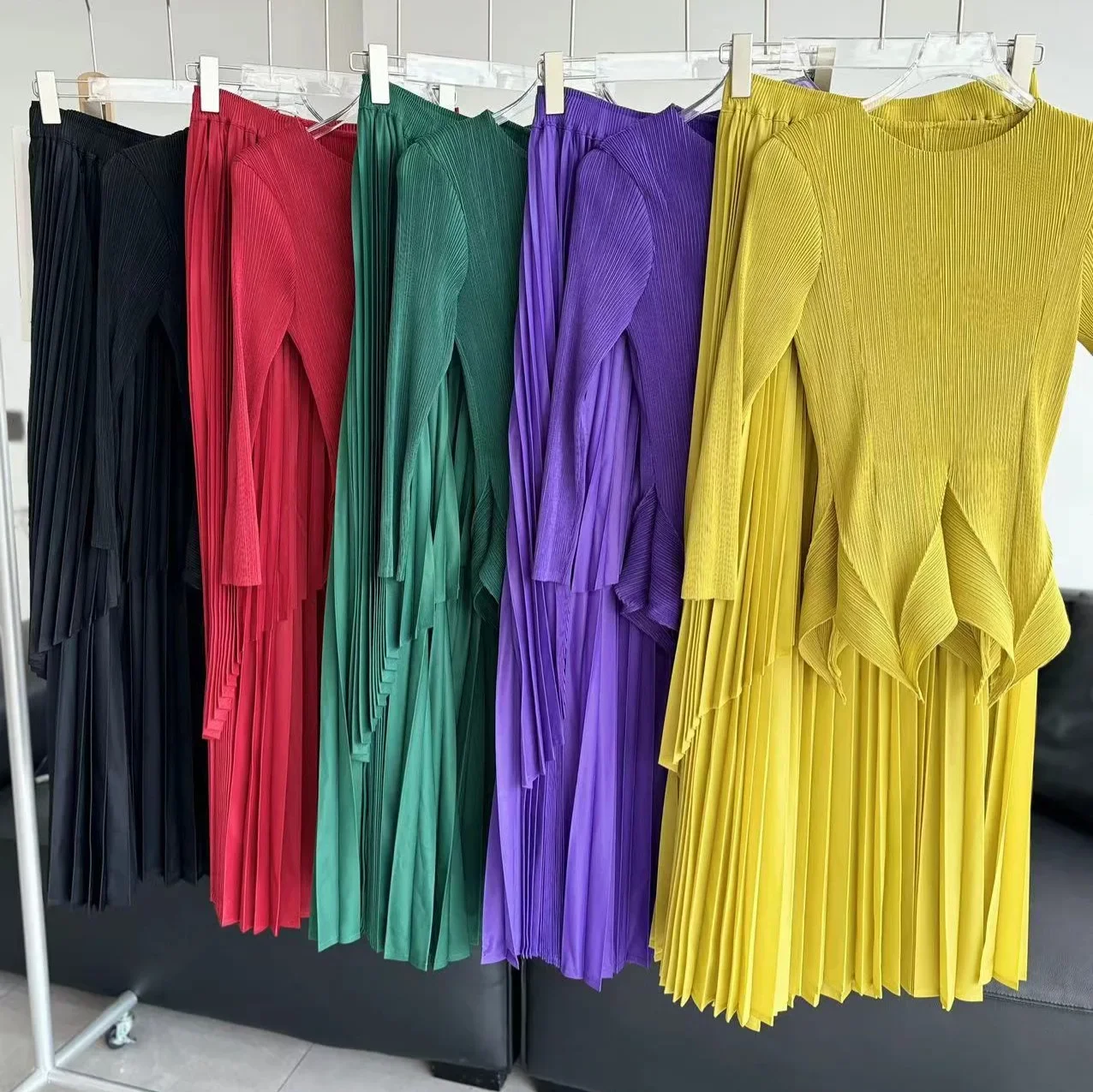 Miyake-Monochrome Evening Dres - Monochrome Suit Set recension och pris