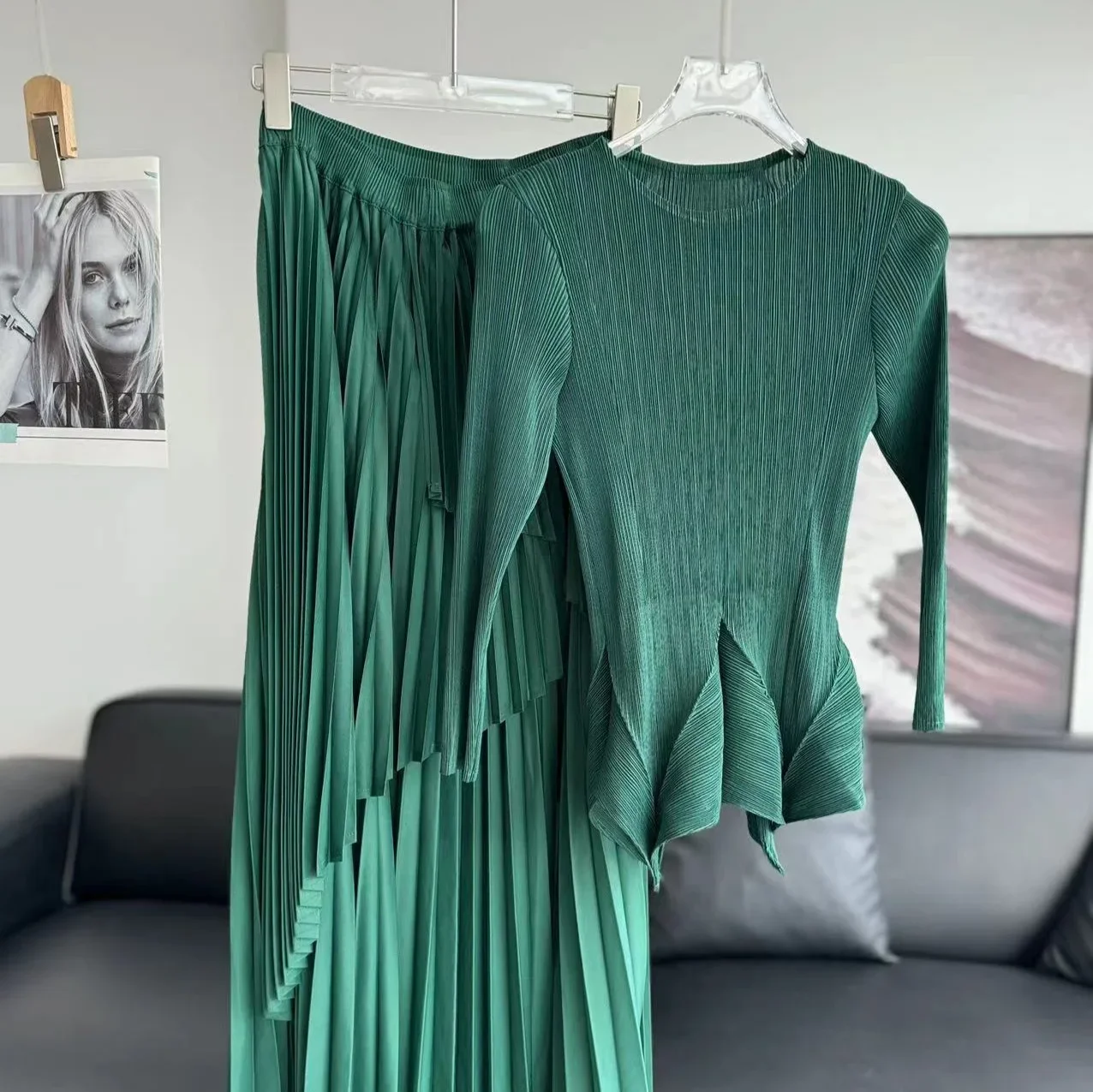 Miyake-Monochrome Evening Dres - Monochrome Suit Set recension och pris